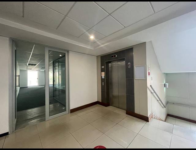 369M² OFFICE TO LET IN BRYANSTON